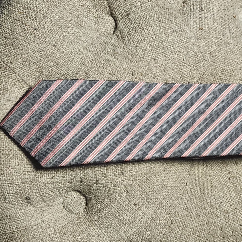 Calvin Klein Grey Pink with White stripe 100% Silk tie